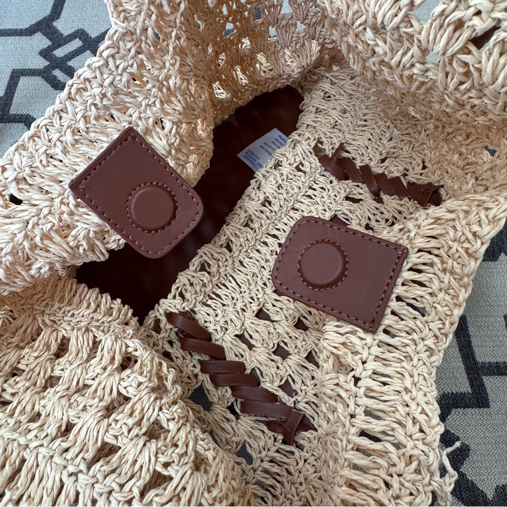 BCBG Woven Raffia Tote Bag Leather Handles Logo Patch Boho Vacation - Picture 9 of 16